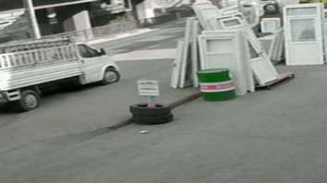 Köpekten kaçarken otobüsün altında kalan üniversiteli yaşam savaşı veriyor