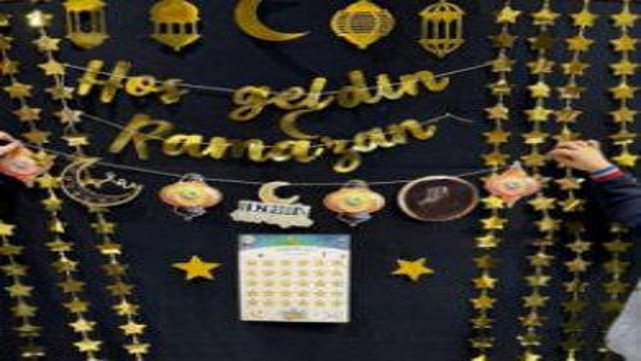 Okulda Ramazan ışıltısı: Ay ve yıldızlarla manevi atmosfer