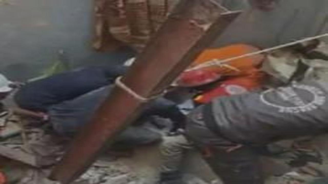 Pakistan'da bir apartmanda patlama oldu: 13 kişi hayatını kaybetti