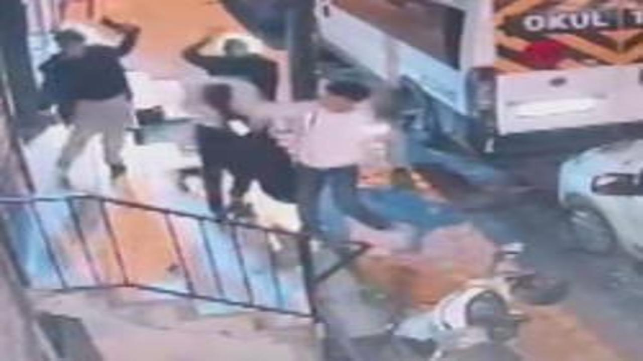 Sultangazi'de dehşet: 2 çocuğa bıçaklı saldırı kamerada