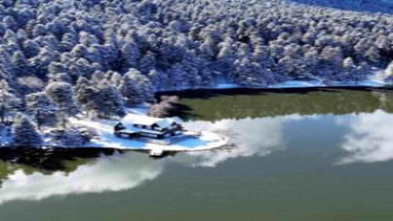 Kış manzarası: Gölcük Tabiat Parkı beyaza büründü