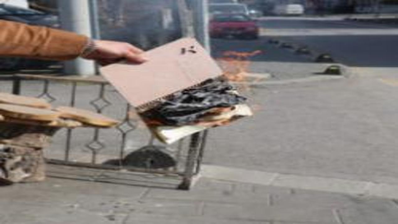 Yaktığı defterle mahallelinin hayır duasını aldı