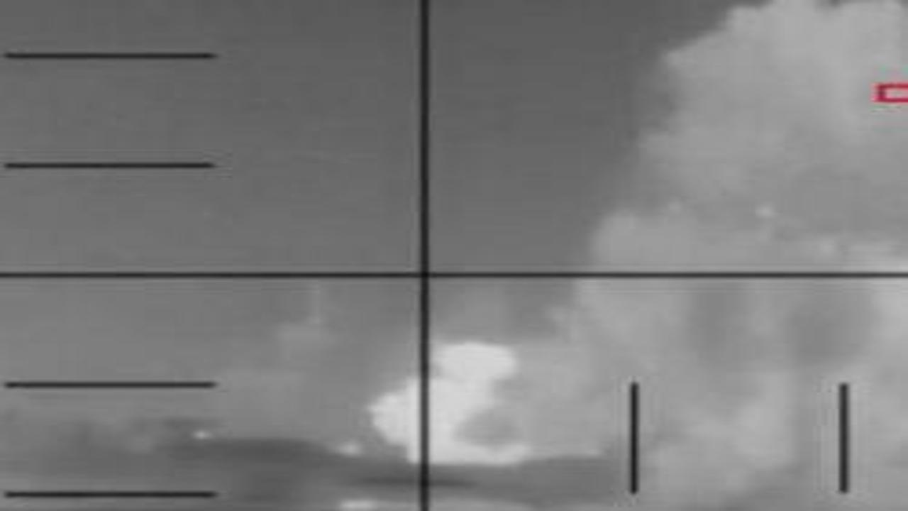 ABD, İran’a ait savaş gemisini vurduğu anları paylaştı