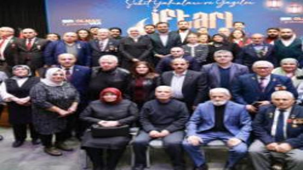 AK Parti İstanbul İl Başkanlığı’nda Şehit aileleri ve gaziler iftarı