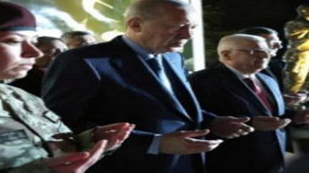 Şehit Ömer Halisdemir'in kızı Elif Nur Halisdemir bordo bereli oldu