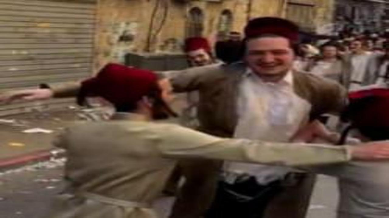 İsrail'de Ultra Ortodoks Yahudilerin bayram kutlamaları sosyal medyada gündem oldu
