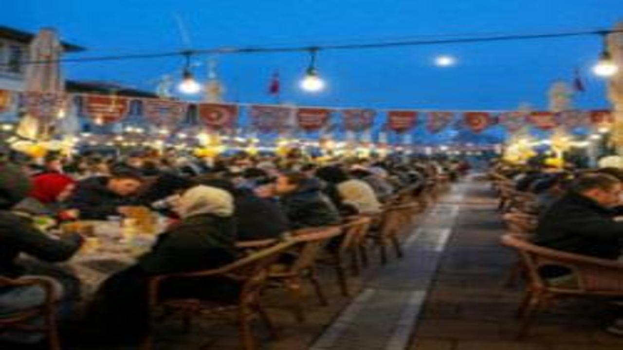 Koç Üniversitesi'nde öğrenciler Filistin iftarında buluştu