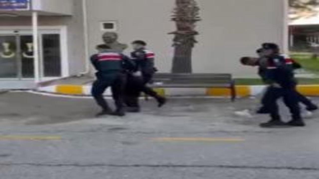 Kur'an-ı Kerim'lere zarar veren 2 kişi tutuklandı