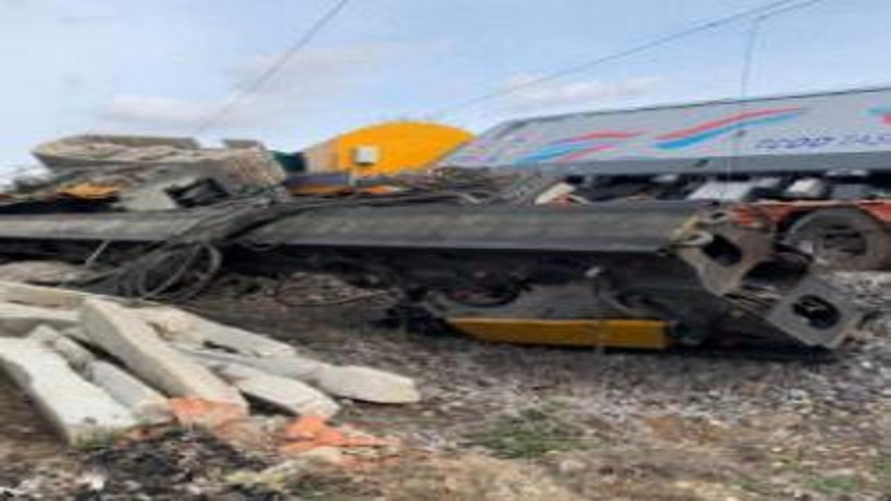 Nevşehir’de yük treni tıra çarptı!