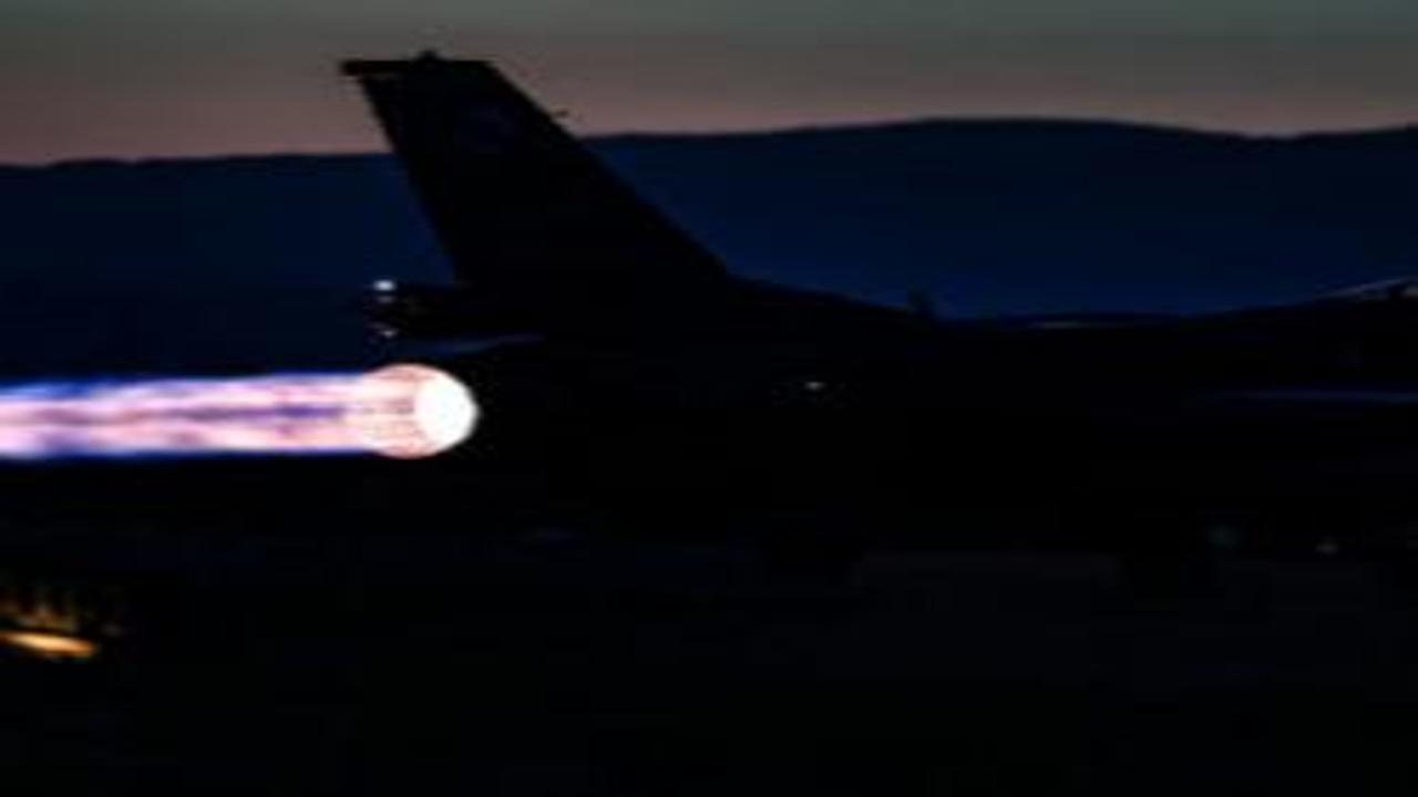 Yüksekova'da TSK'ya ait savaş uçaklarından devriye uçuşu