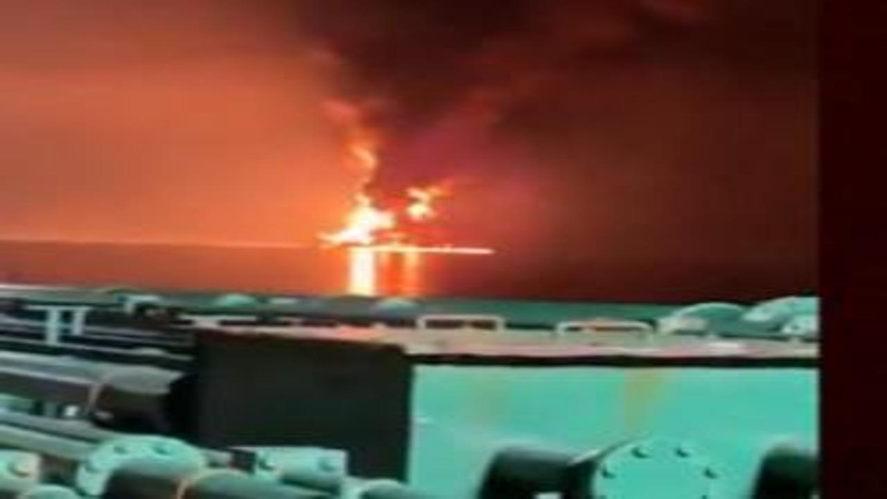 ABD'ye ait bir petrol tankeri BAE açıklarında vuruldu