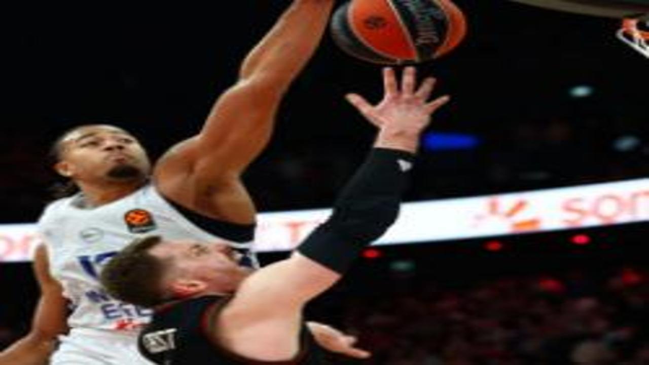 Anadolu Efes, Bayern'i son saniyede devirdi