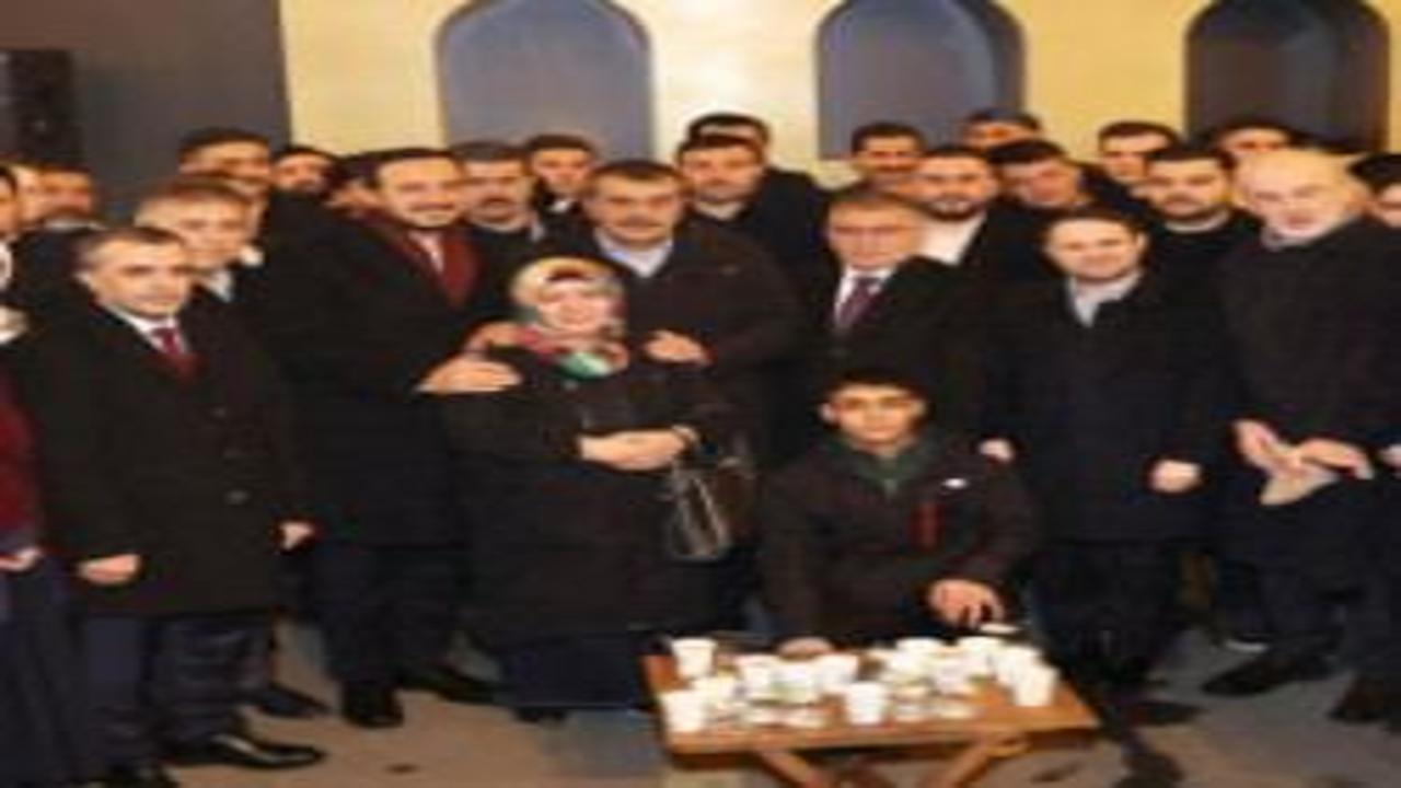 Bakanlar Akın Gürlek ve Yusuf Tekin ateş başında vatandaşlarla buluştu