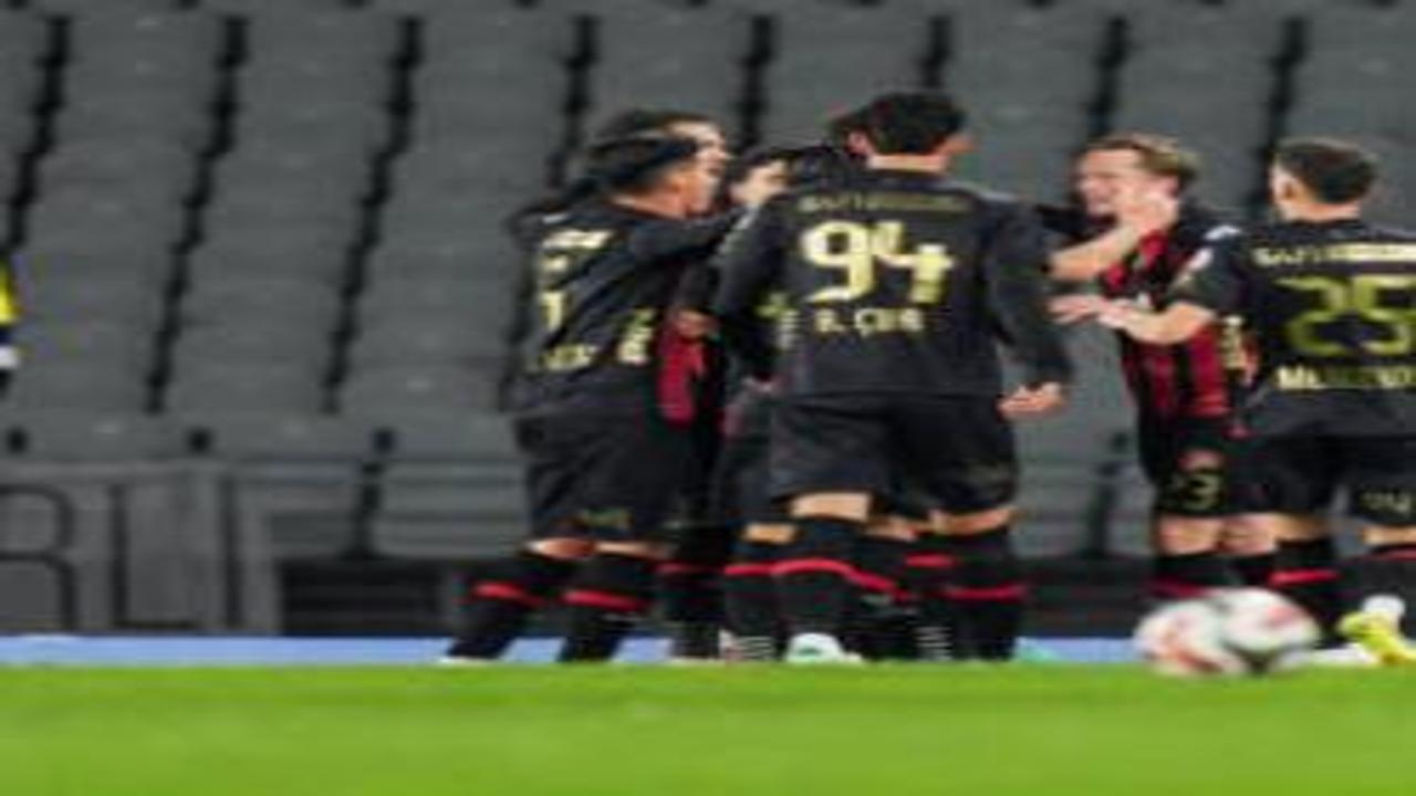 Ligin dibinden gelen darbe! Karagümrük, Fenerbahçe'yi devirdi