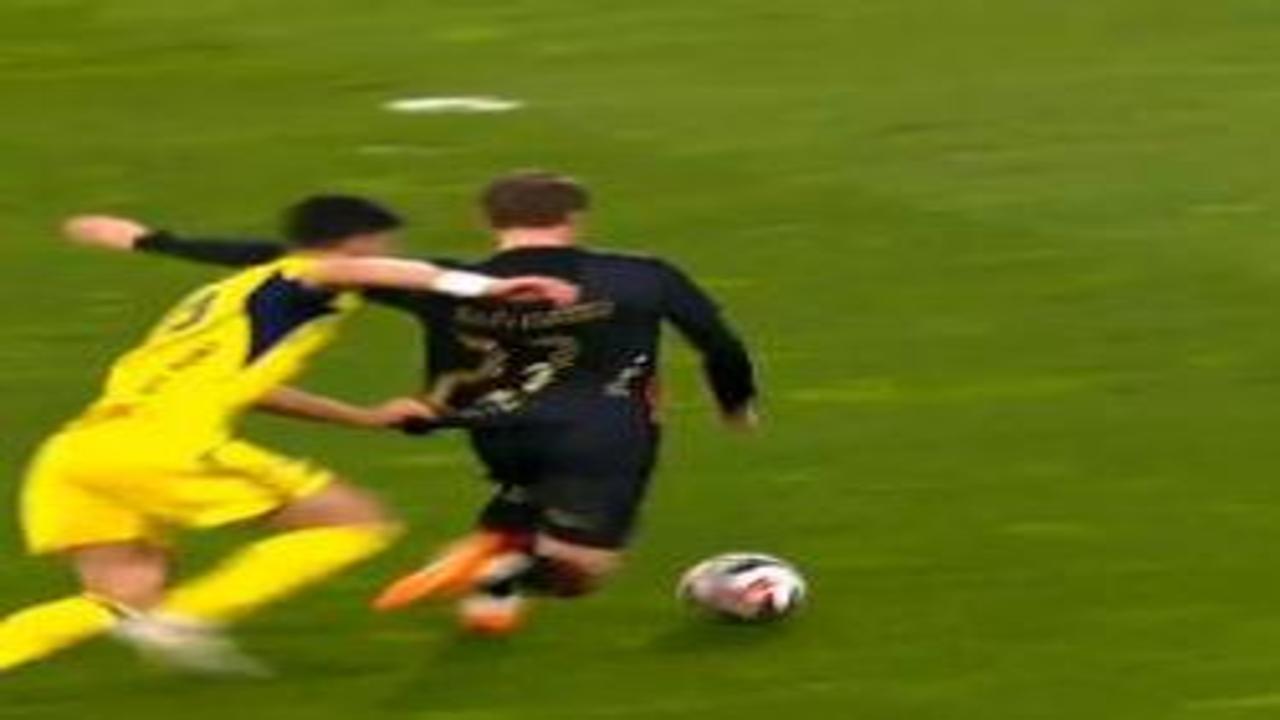 Olimpiyat'ta maça damga vuran pozisyon! Eski hakemden penaltı ve kırmızı kart yorumu