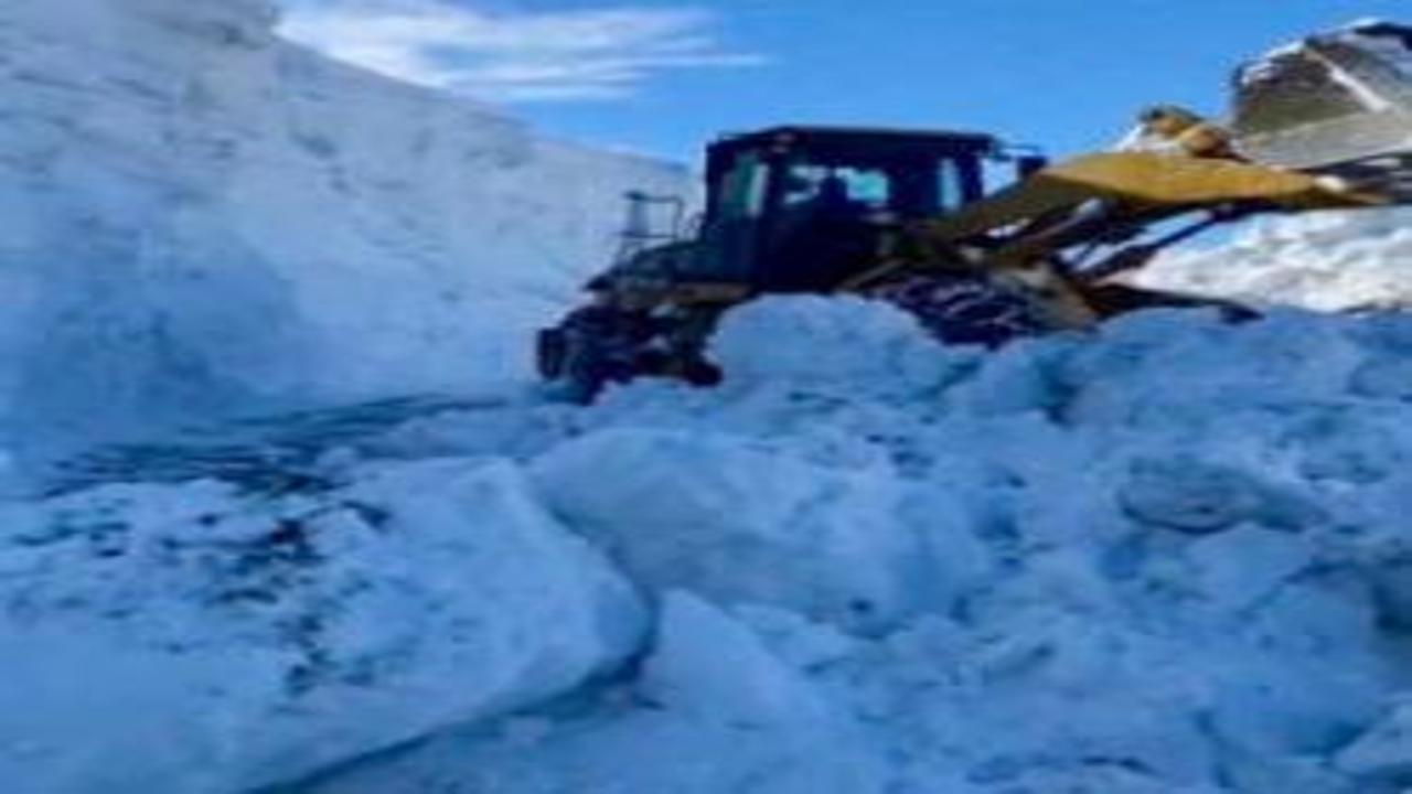 Tipi ve fırtına yolları kapattı: Ekipler zamana karşı yarıştı