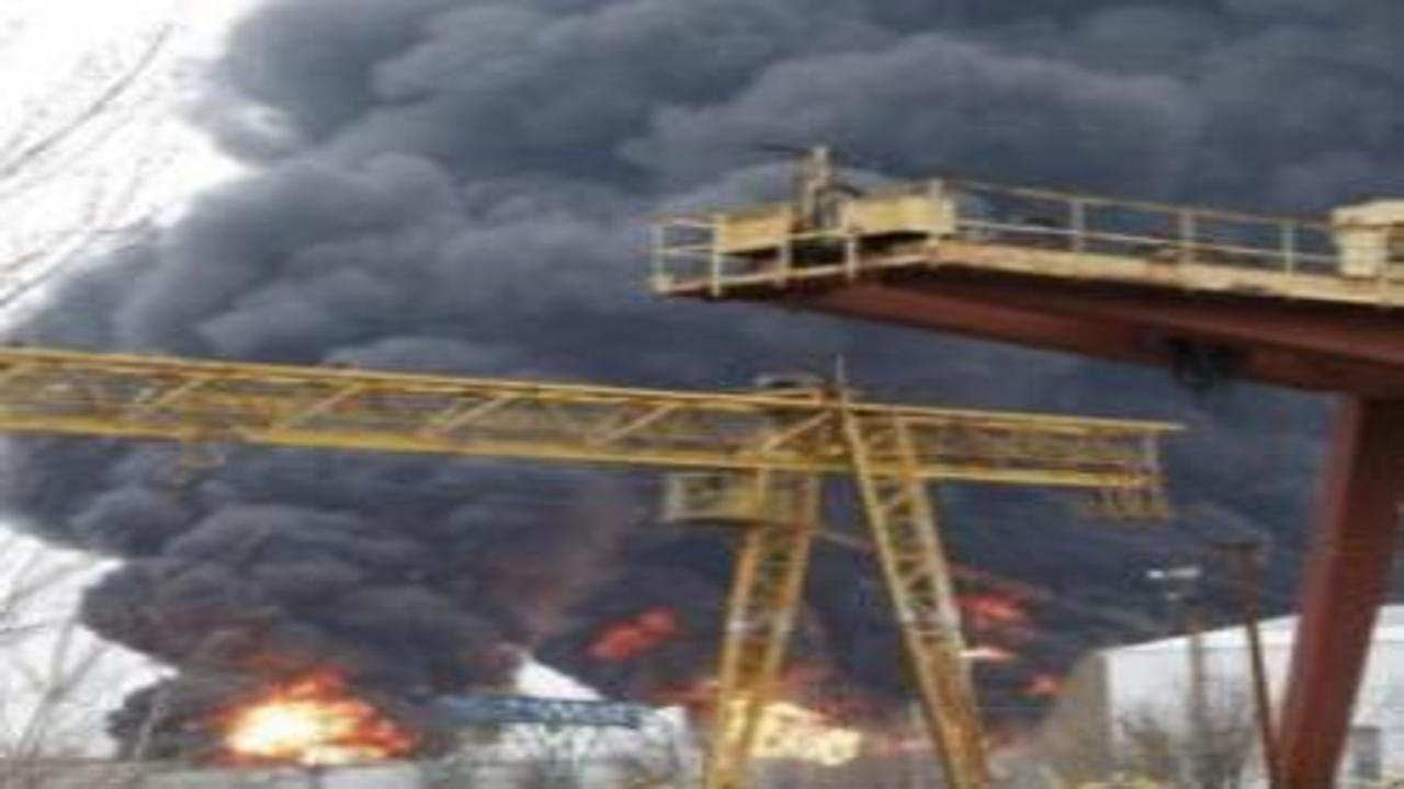 Irak ve BAE'de petrol sahalarına saldırı!