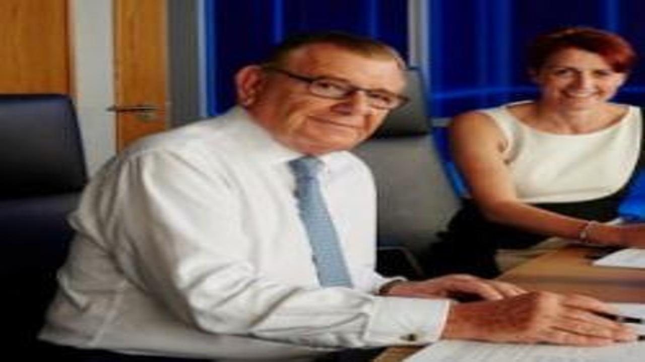 1990'da dolandırıcıydı 2024'te şövalye oldu: Mossad bağlantılı isme 82 milyon pound yardım