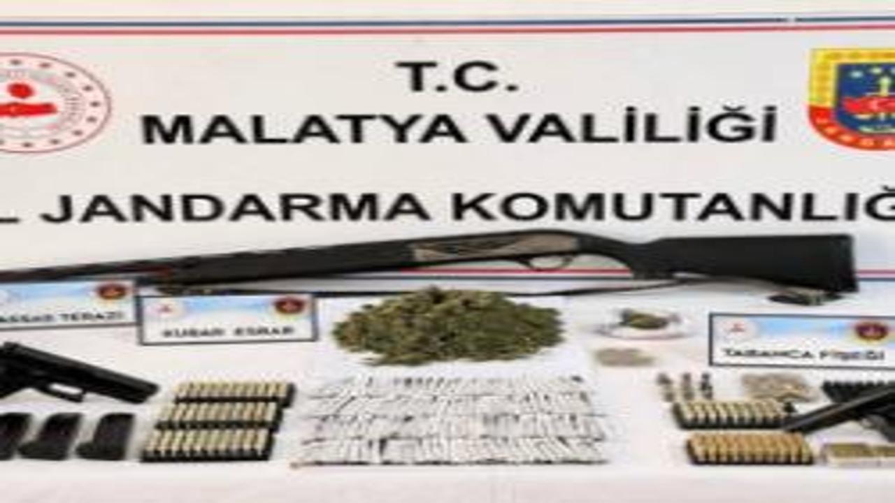 Malatya'da jandarmadan zehir tacirine darbe: Adresten cephanelik çıktı!