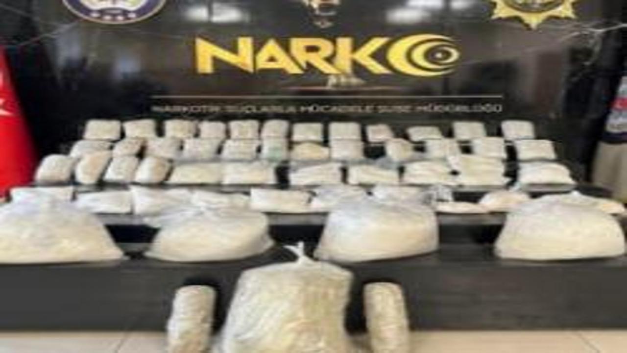 Van'da kamyonete narkotik darbesi: 90 kiloyu aşkın uyuşturucu ele geçirildi!