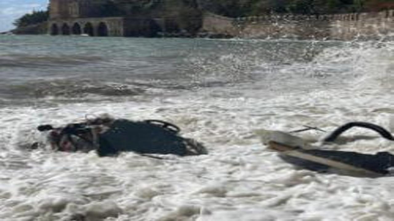 Antalya'da balıkçı teknesi alabora oldu: 2 kişi yüzerek kurtuldu