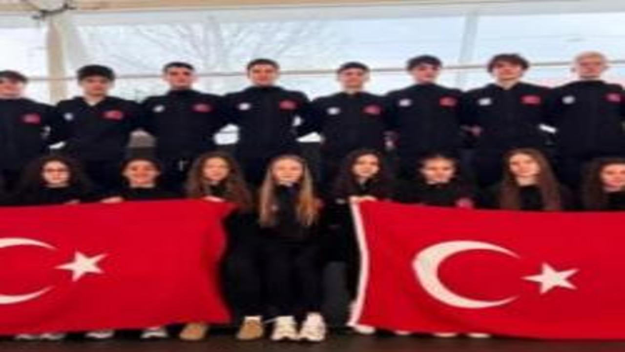 Milli yüzücülerden Prag ve Graz'da 2'si altın 9 madalya kazandı