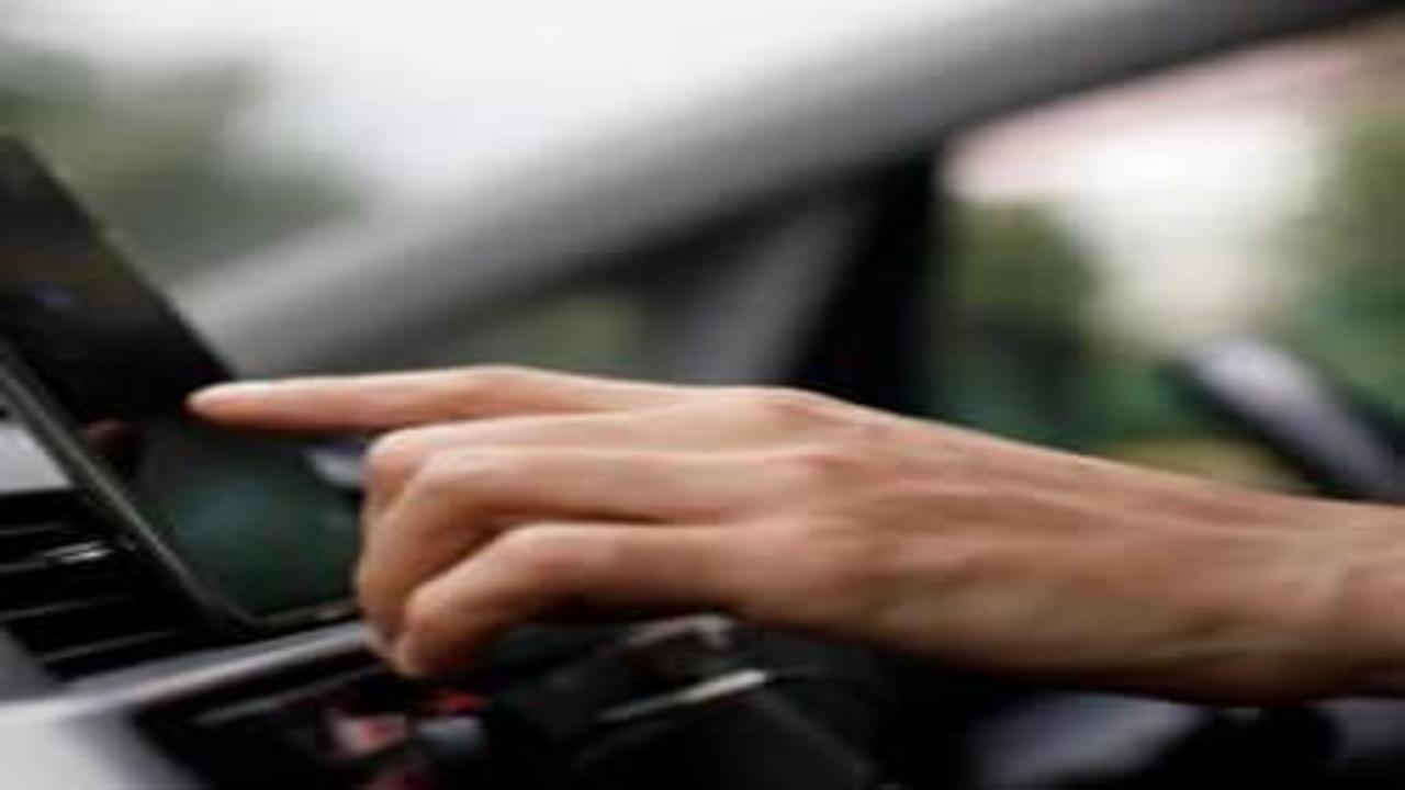 Araç içinde 'telefon tutucu ve koku' yasaklandı mı? Resmi açıklama geldi!