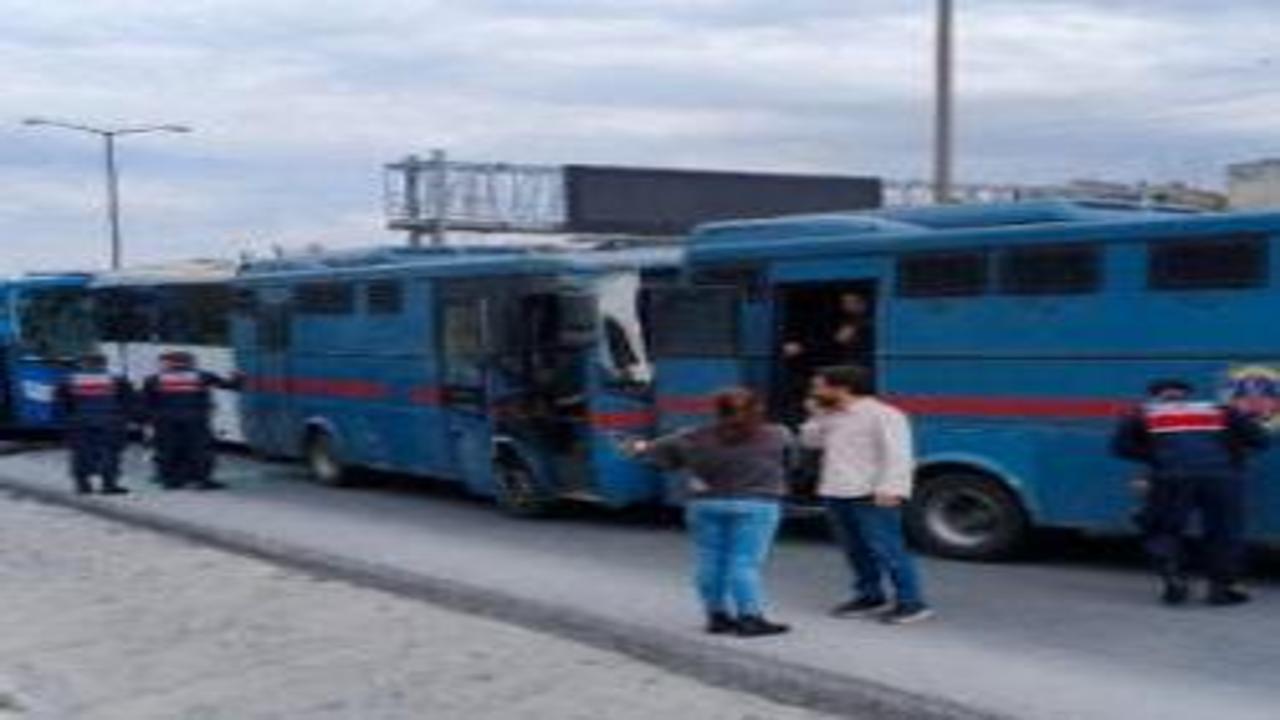 Bağcılar'da 4 cezaevi sevk aracı kaza yaptı: 6'sı jandarma 17 kişi yaralandı