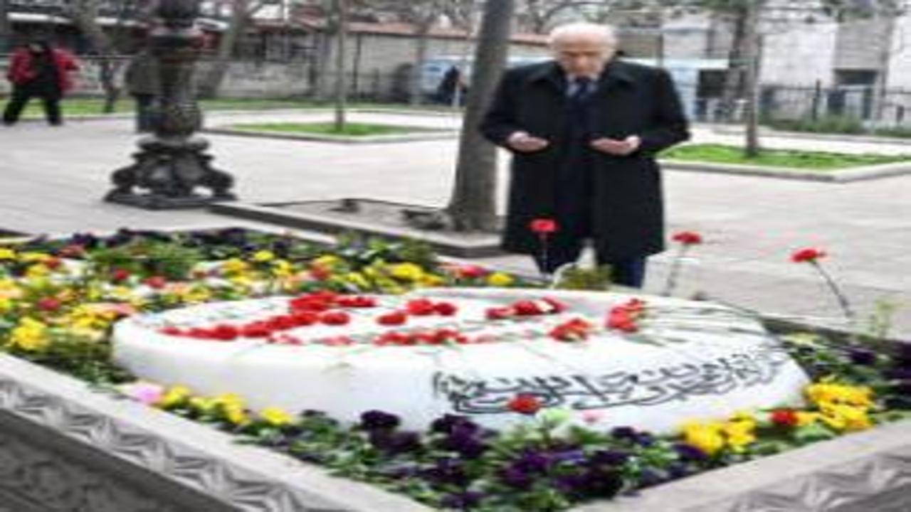 Bahçeli, Muhsin Yazıcıoğlu'nun kabrini ziyaret etti