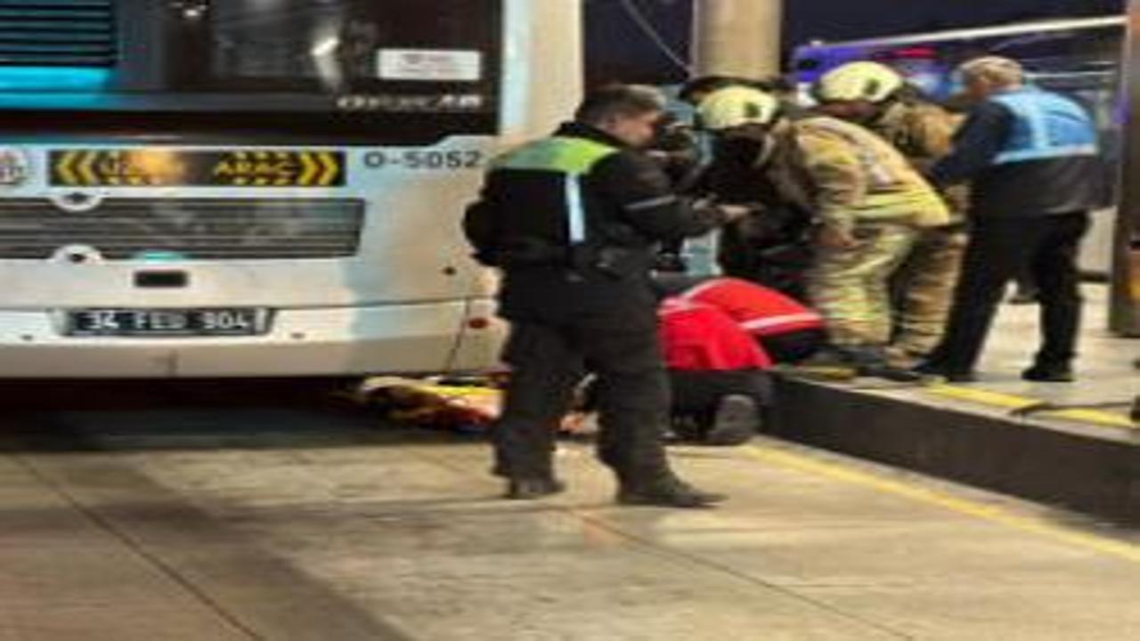 Bahçelievler'de metrobüsün, ayağını ezdiği kadın yaralandı