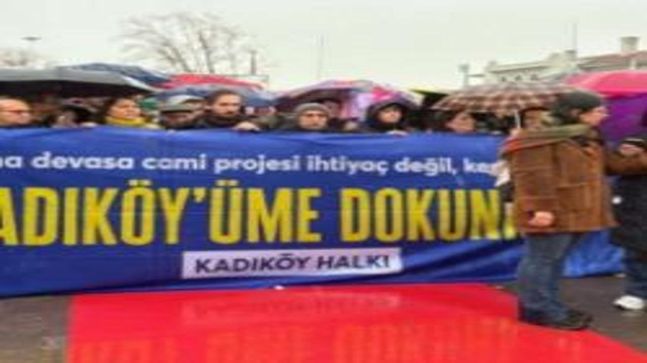 CHP, Kadıköy'de yapılması planlanan camiye karşı protesto organize etti
