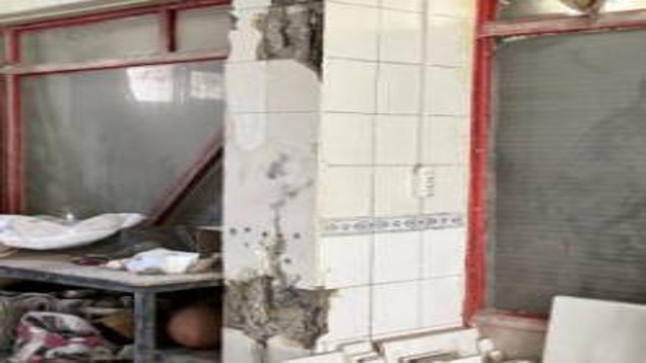 51 kişinin yaşadığı bina tahliye edildi! Vahim iddia: Kolondaki çatlaklar görüntülendi