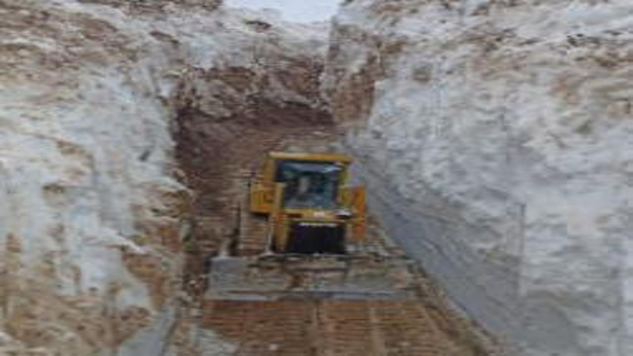 Hakkari'de etkili olan kar ulaşımı aksattı