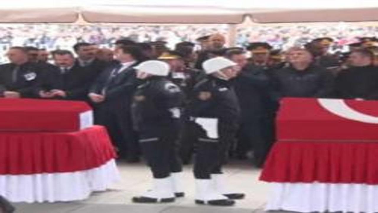 Katar'da şehit olan 2 teknisyene veda