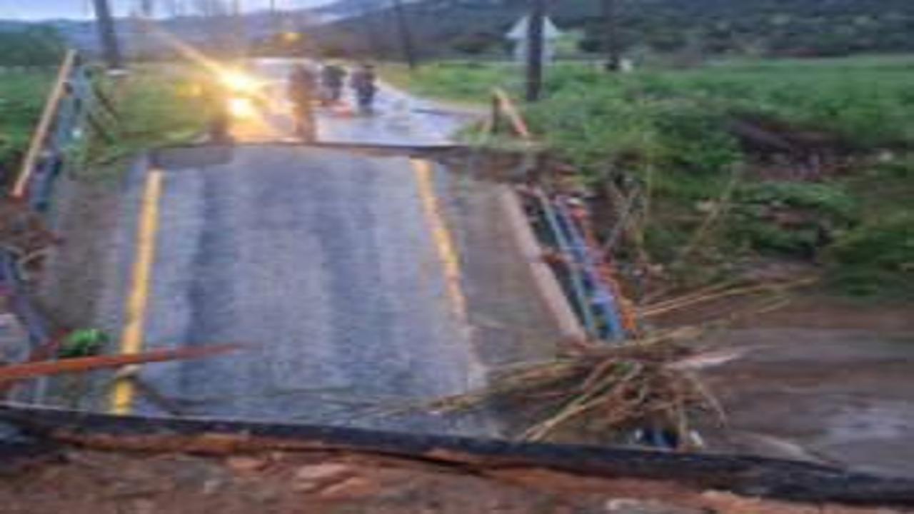 Milas'ta köprü çöktü!