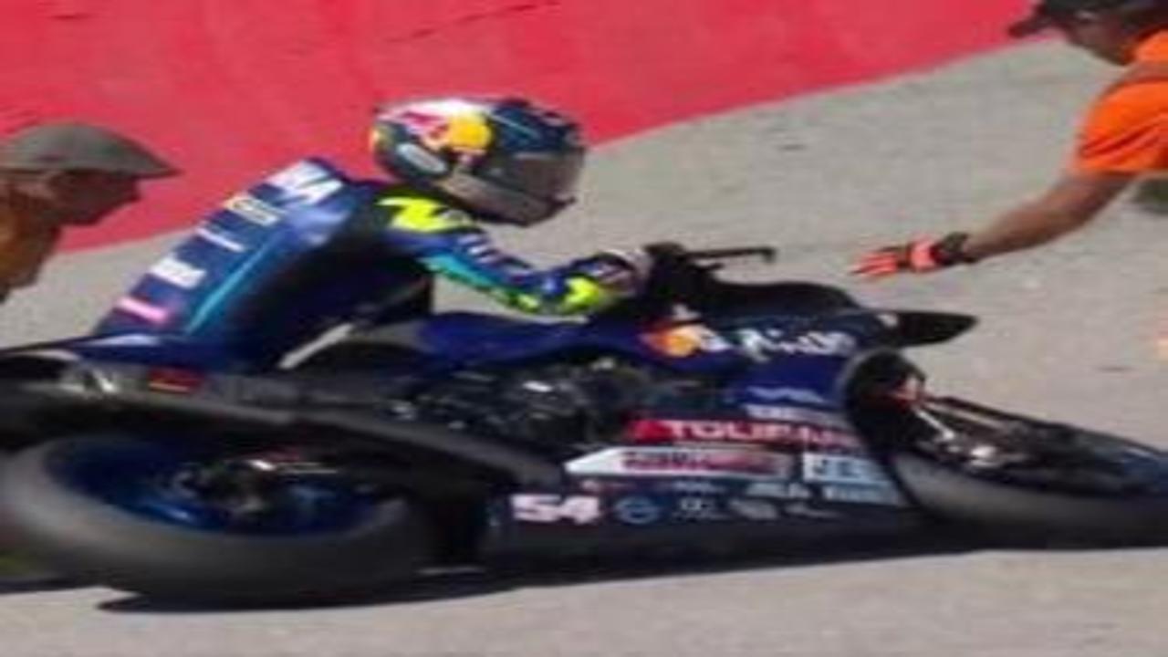 Kaza yapan milli motosikletçi yarışı tamamlayamadı