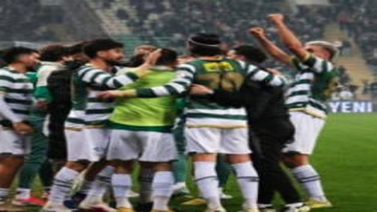 Adım adım şampiyonluğa gidiyorlar! 41 bin taraftar önünde kritik zafer