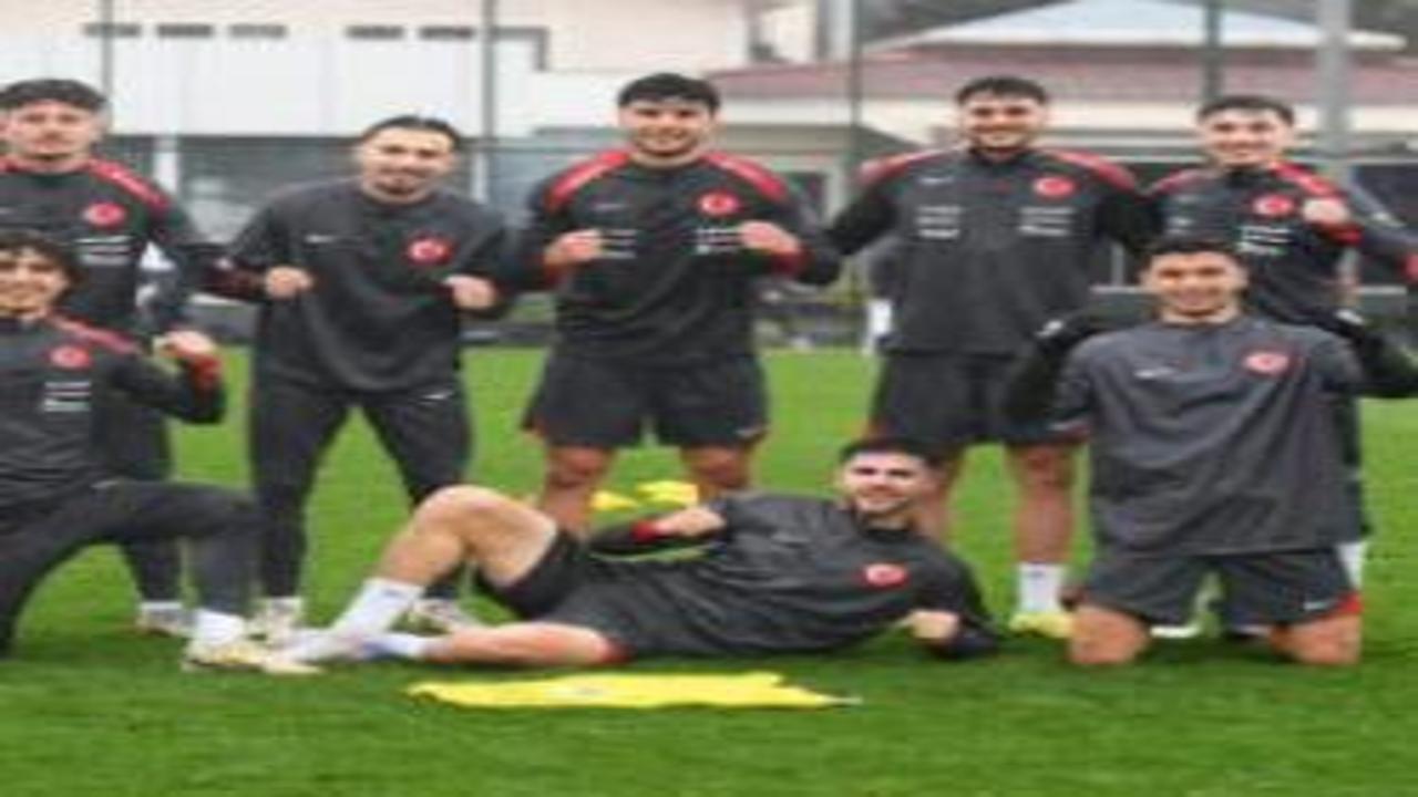 Ümit Milli Futbol Takım, hazırlıklarını yağmur altında sürdürdü