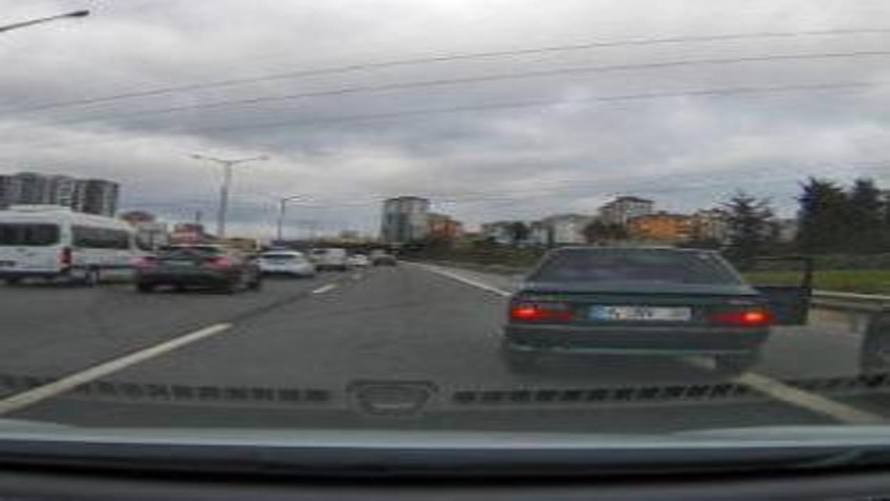 Önce makas attı, sonra araçtan inip tartıştığı sürücüye tokat attı