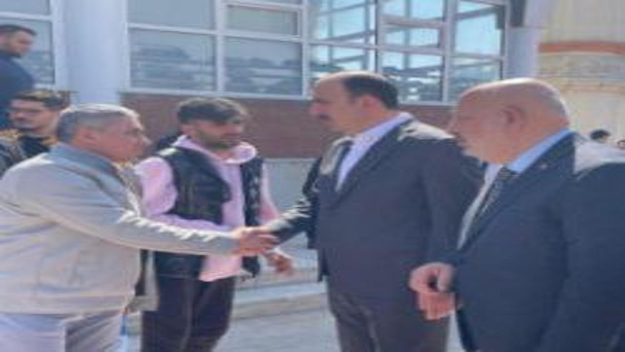 Başkan Altay cuma namazı sonrası vatandaşlarla buluştu