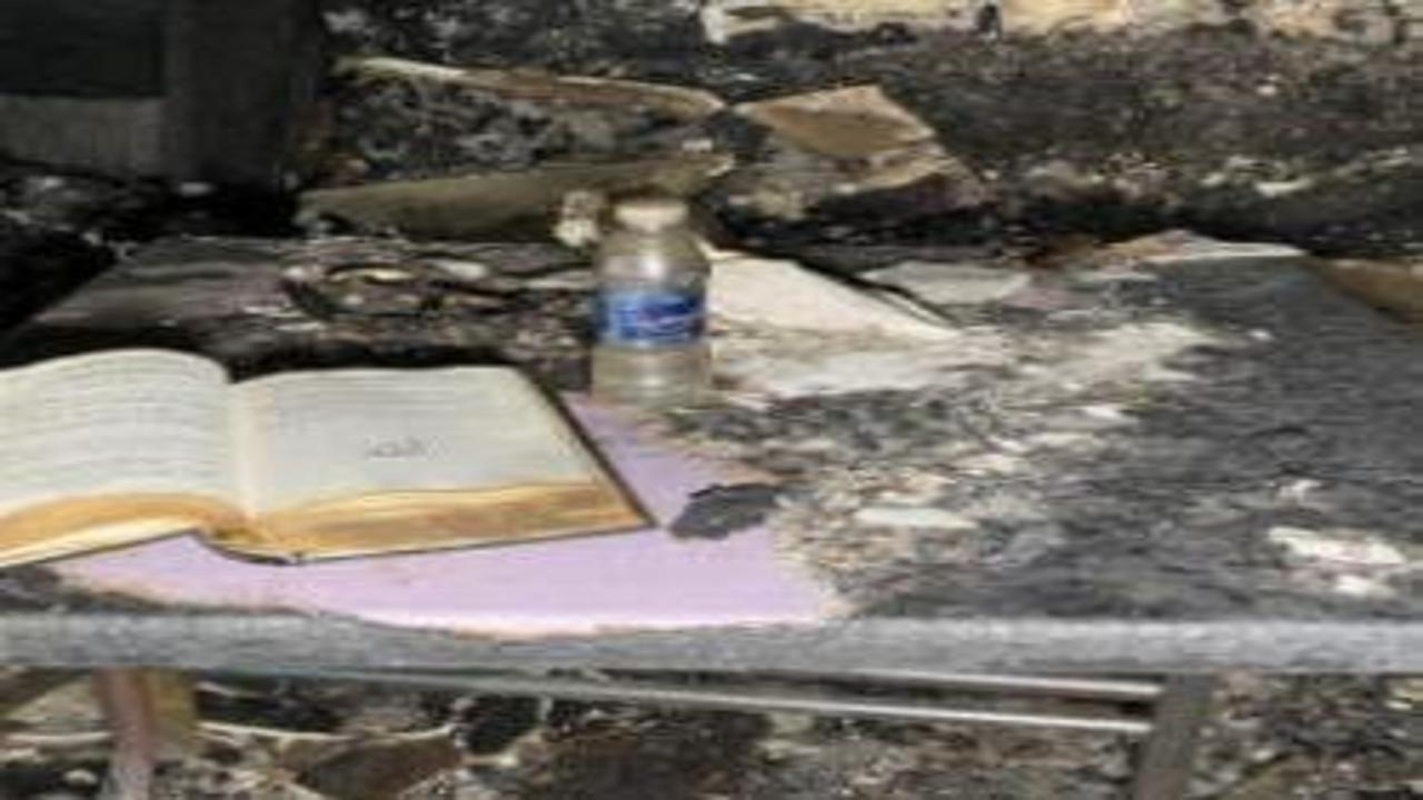 Yanan gecekonduda Kur'an-ı Kerim ve zemzem suyu zarar görmedi