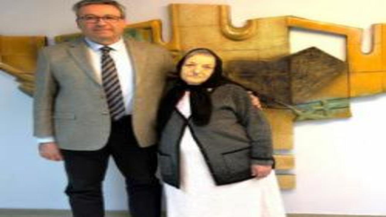 72 yaşındaki kadından 3,7 kiloluk tümör çıkarıldı