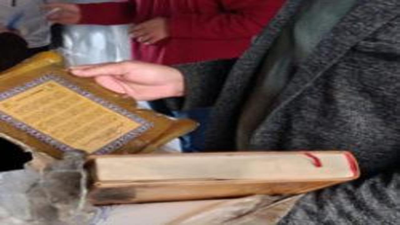 Ekipler şoke oldu: Antalya'da yanan evdeki Kur'an-ı Kerim, zarar görmedi!