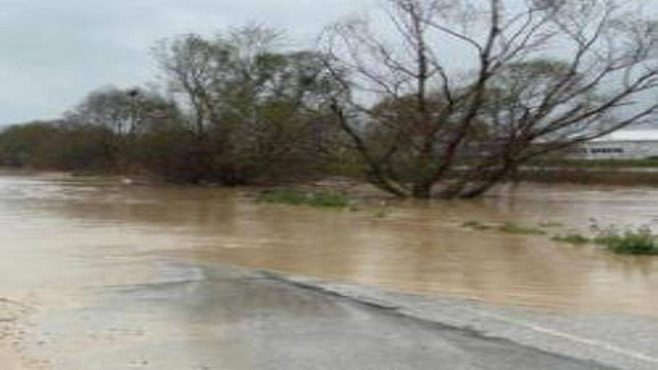 Bursa'yı sağanak vurdu! Araçlar ve evler sular altında kaldı