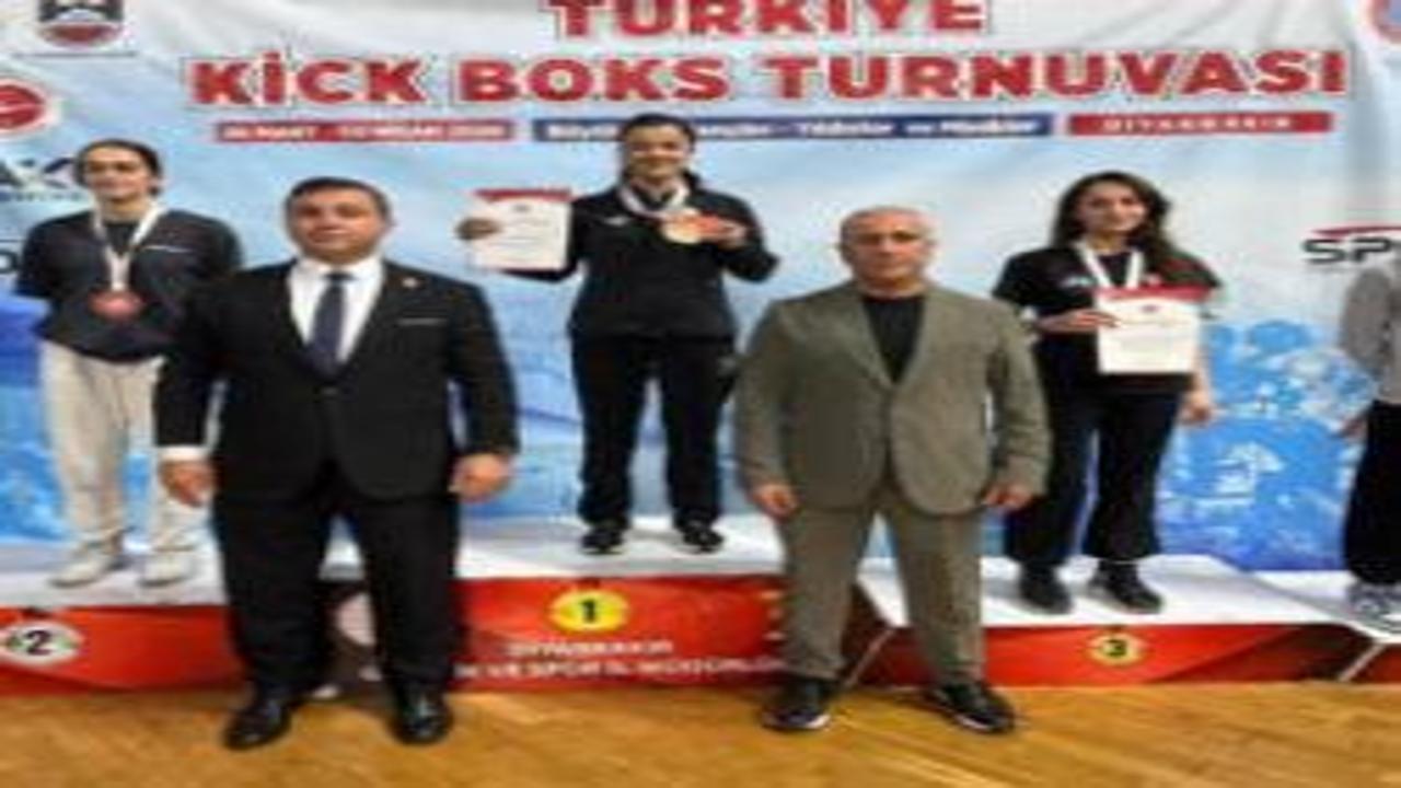 Bağcılar Belediyesi personeli, Kick Boks’ta Türkiye şampiyonu oldu