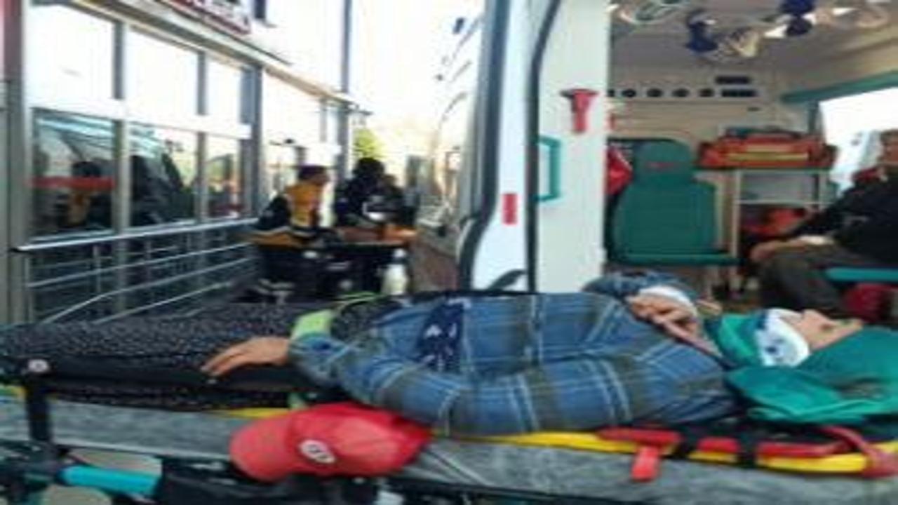 Adana'da tarım işçilerini taşıyan minibüs devrildi: 15 yaralı