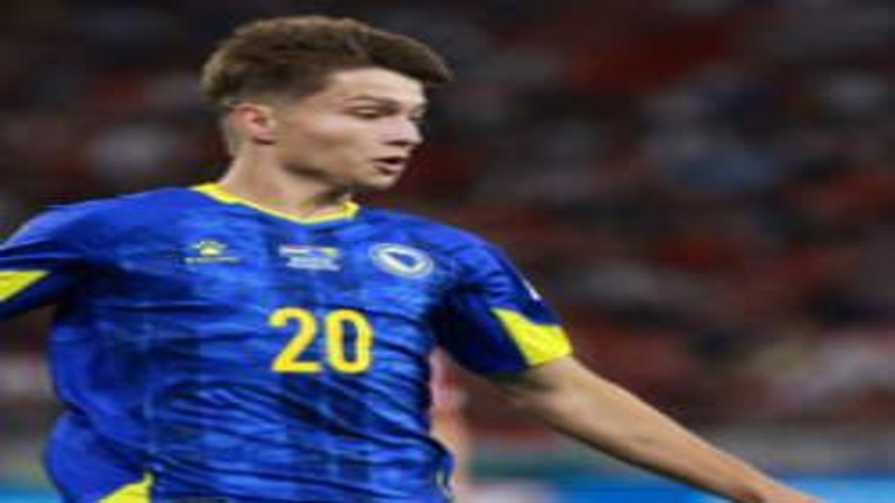 Amerika'da doğan Boşnak Esmir Bajraktarevic formasındaki soyadıyla dünyaya mesaj veriyor!