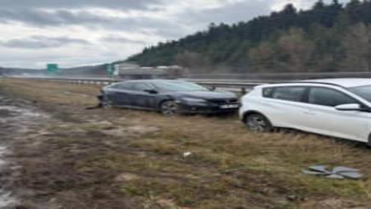 Anadolu Otoyolu'nda 9 araç kazaya karıştı