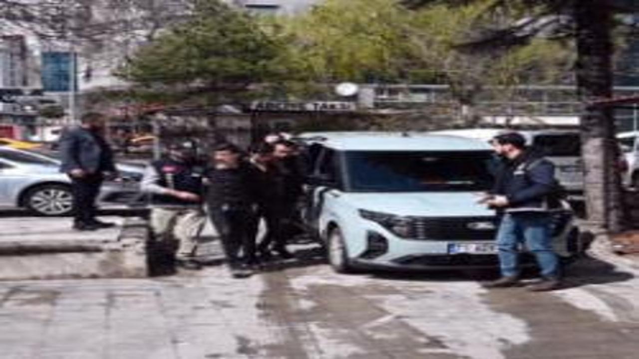 Babalarını bıçak ve nacak ile öldüren 2 kardeş, adliyeye sevk edildi