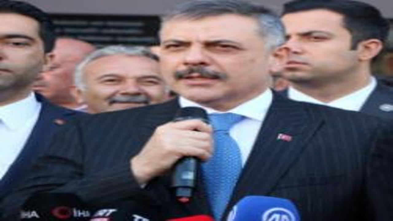 Bakan Çiftçi, Neşet Ertaş'ın kabrini ziyaret etti